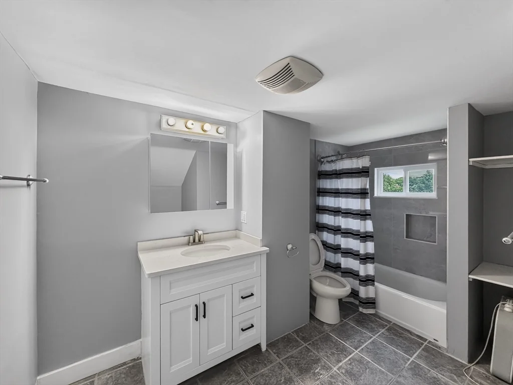 5 bed, 2 bath apartment for rent at 70 Holbrook Ave Unit R, Braintree — photo 19 of 20