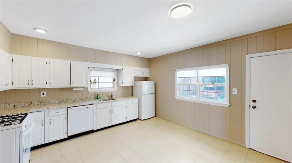 3 bed, 1 bath apartment for rent at 70 Hudson Unit 1, Spring Hill — photo 6 of 14