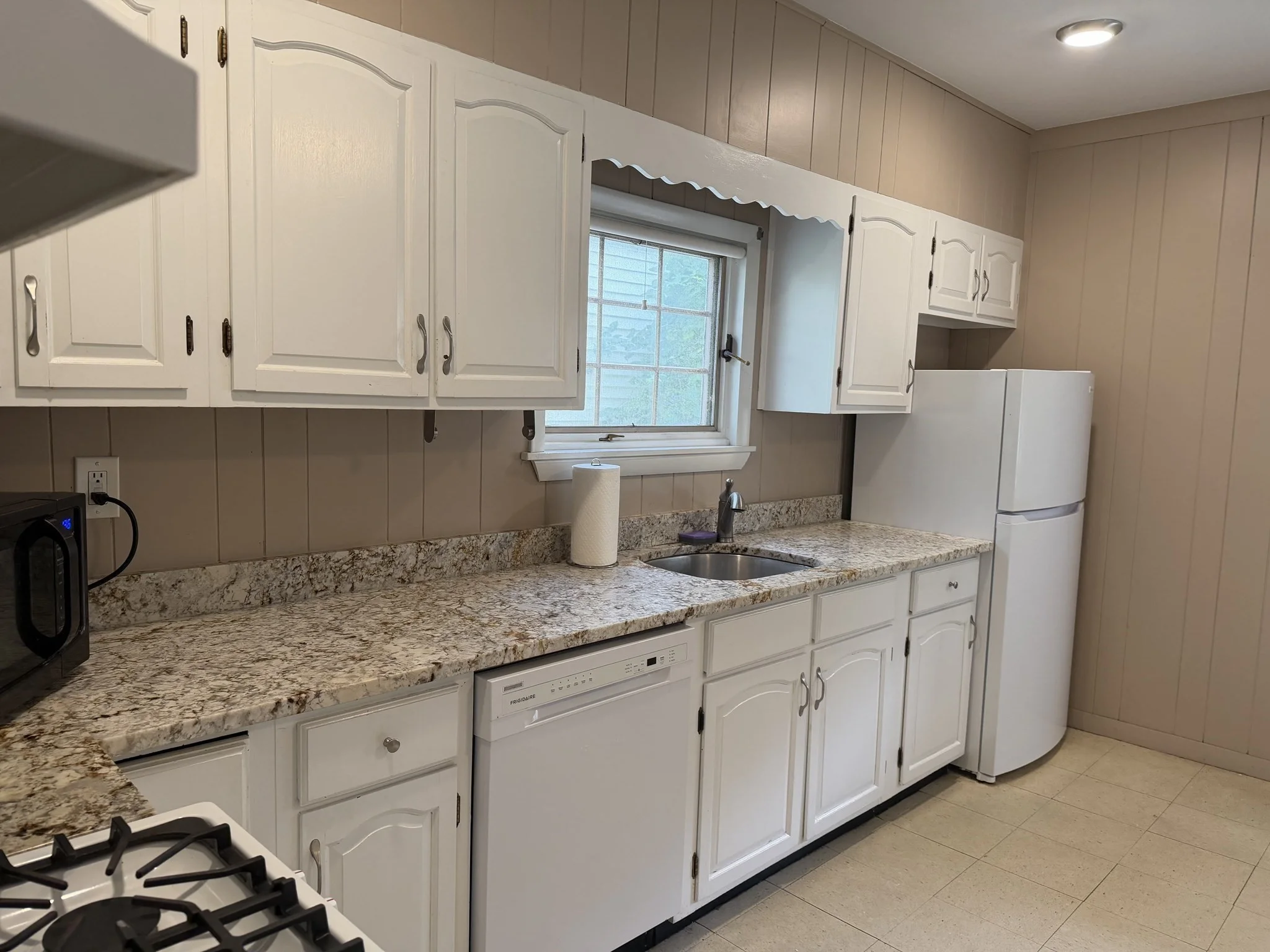 3 bed, 1 bath apartment for rent at 70 Hudson Unit 1, Spring Hill — photo 2 of 34