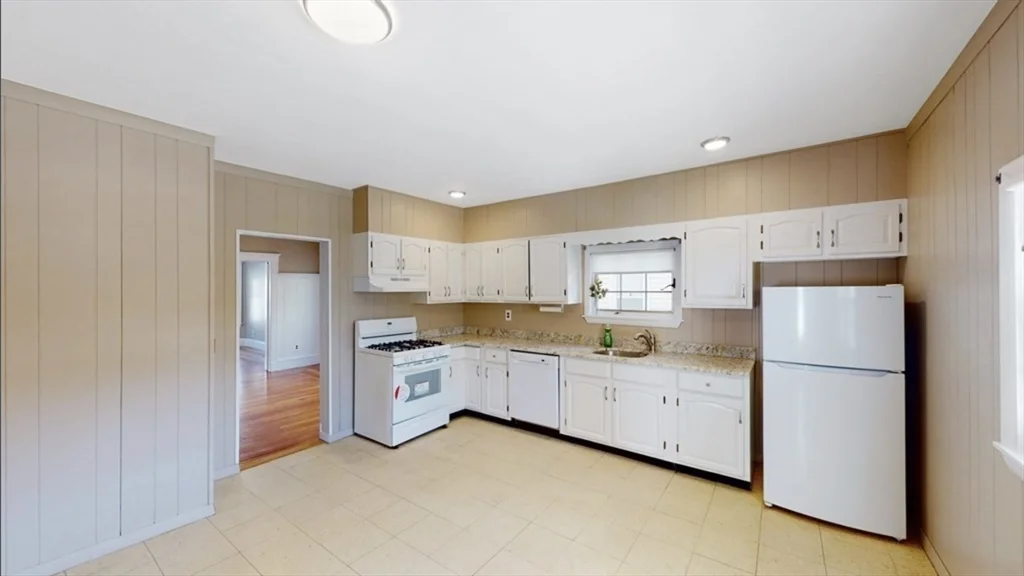 3 bed, 1 bath apartment for rent at 70 Hudson Unit 1, Spring Hill — photo 1 of 14