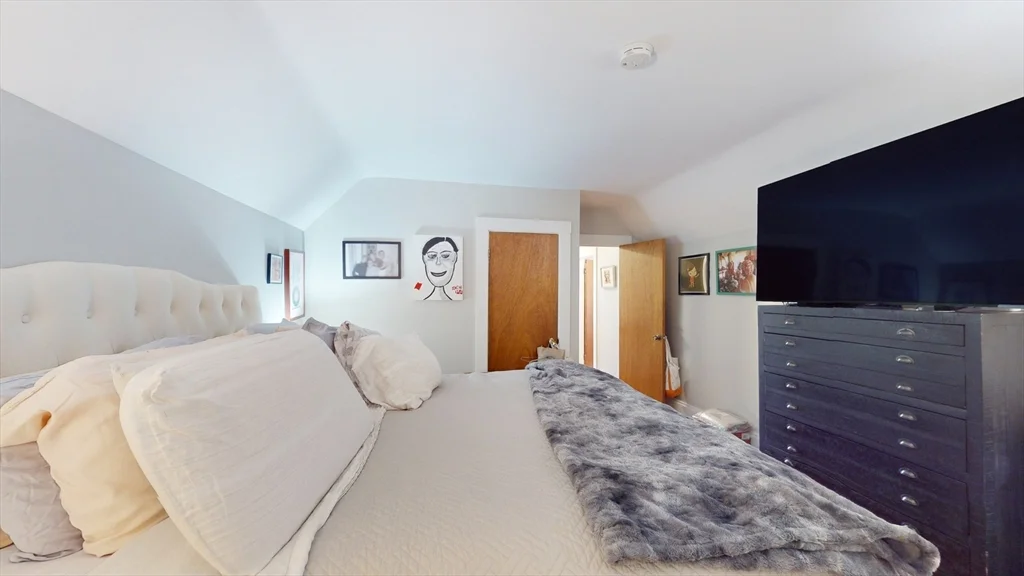 3 bed, 2 bath apartment for rent at 70 Hudson Unit 2, Powder House Square — photo 4 of 16