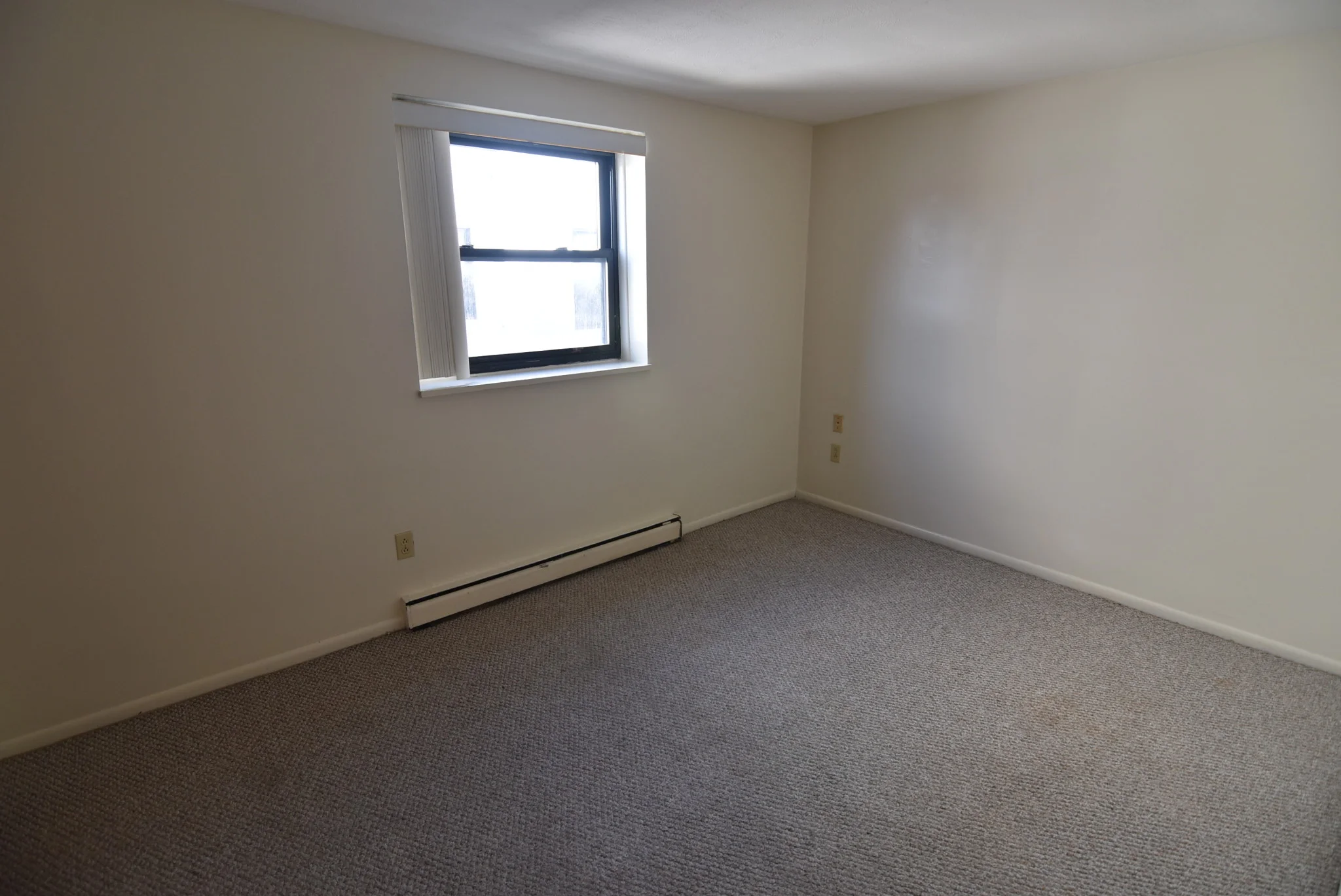 2 bed, 1 bath apartment for rent at 70 Jamaicaway Unit 10, Jamaica Plain — photo 5 of 8