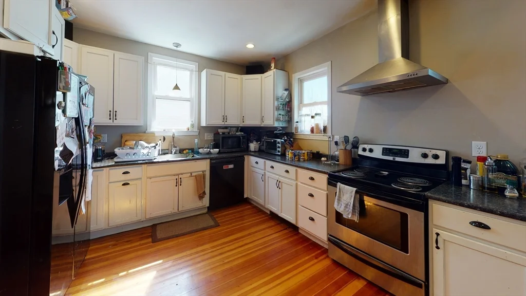 5 bed, 2 bath apartment for rent at 70 Larch Unit 1, Brighton — photo 2 of 8