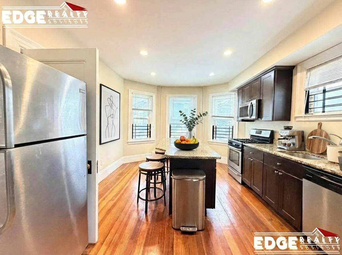 3 bed, 1 bath apartment for rent at 70 Leicester St Unit 1, Brighton — photo 2 of 10