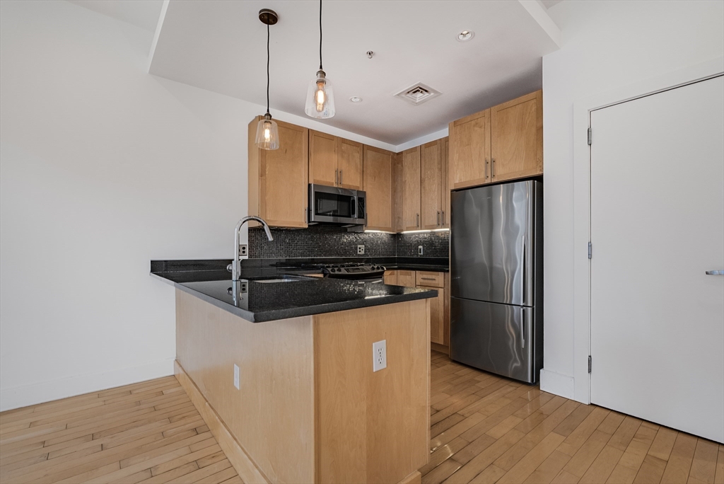 2 bed, 2 bath apartment for rent at 70 Lincoln St Unit 213, Leather District — photo 35 of 37