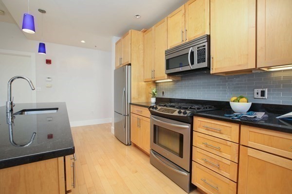 2 bed, 2 bath apartment for rent at 70 Lincoln St Unit 512, Boston — photo 4 of 10