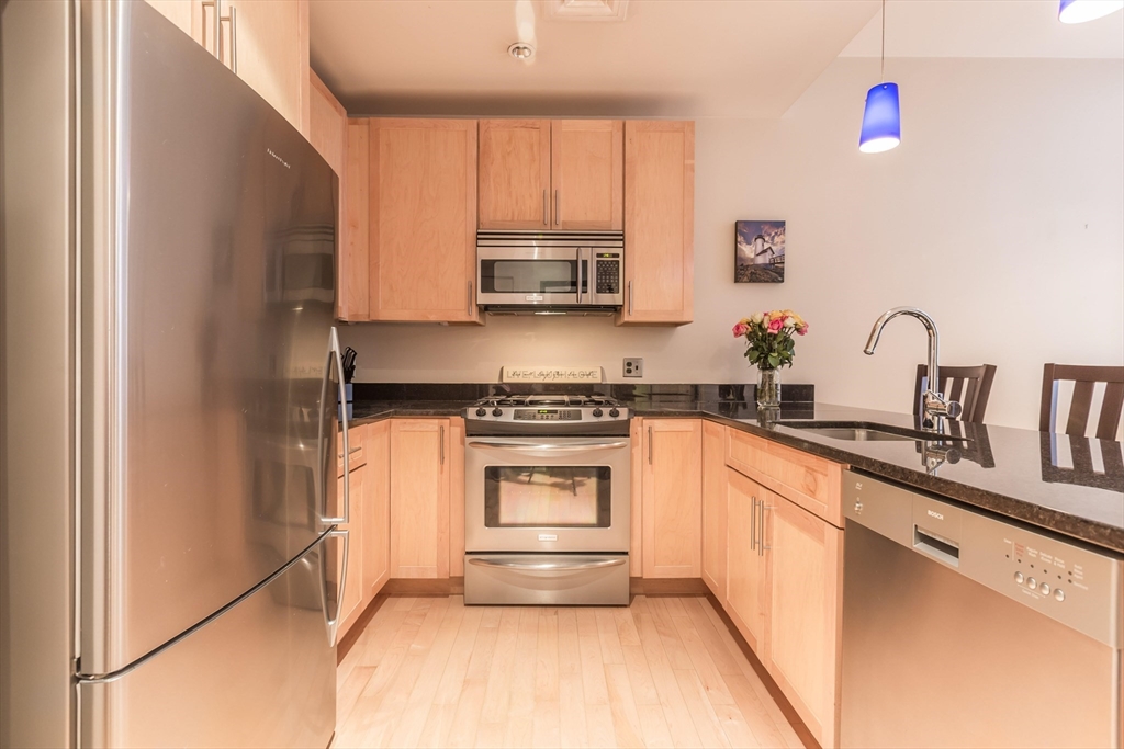 1 bed, 1 bath apartment for rent at 70 Lincoln Unit L317, Leather District — photo 6 of 13
