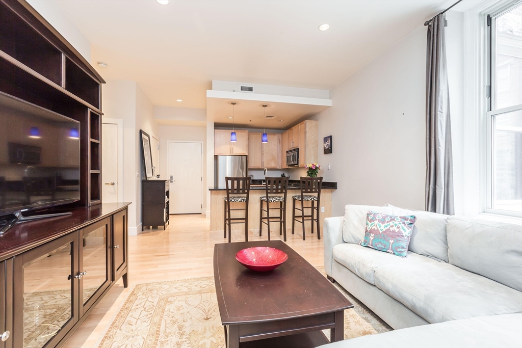 1 bed, 1 bath apartment for rent at 70 Lincoln Unit L317, Leather District — photo 3 of 13