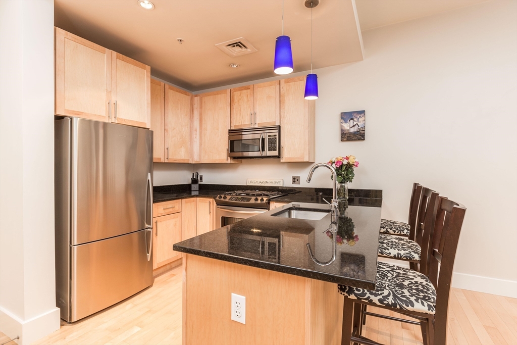 1 bed, 1 bath apartment for rent at 70 Lincoln Unit L317, Leather District — photo 5 of 13