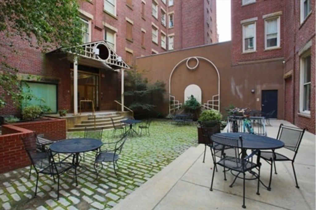1 bed, 1 bath apartment for rent at 70 Lincoln Unit L317, Leather District — photo 10 of 13