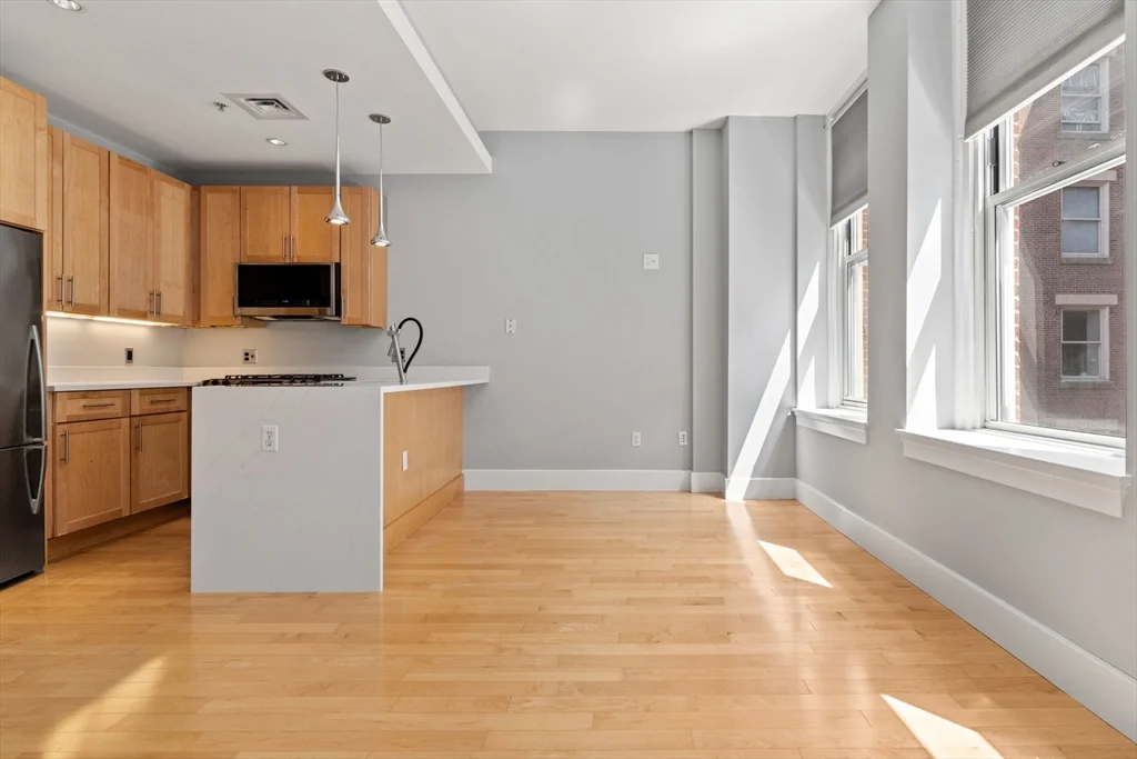 1 bed, 1 bath apartment for rent at 70 Lincoln Unit L515, Leather District — photo 2 of 16