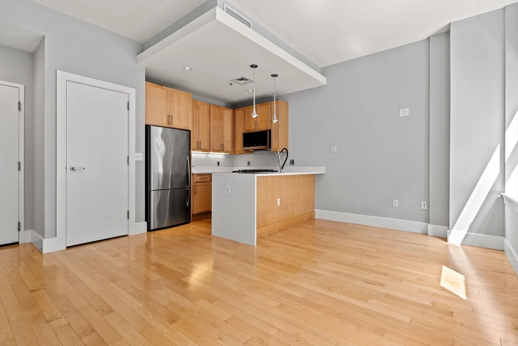 1 bed, 1 bath apartment for rent at 70 Lincoln Unit L515, Leather District — photo 5 of 16