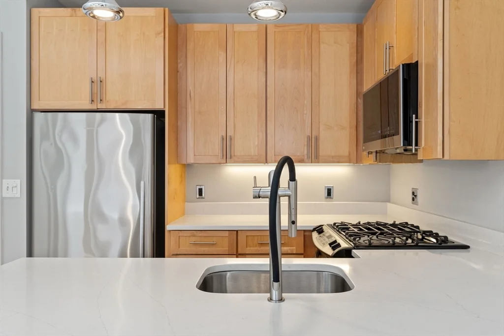 1 bed, 1 bath apartment for rent at 70 Lincoln Unit L515, Leather District — photo 7 of 16