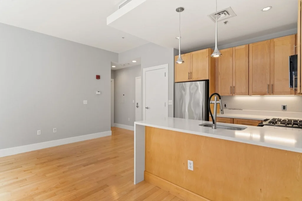 1 bed, 1 bath apartment for rent at 70 Lincoln Unit L515, Leather District — photo 8 of 16