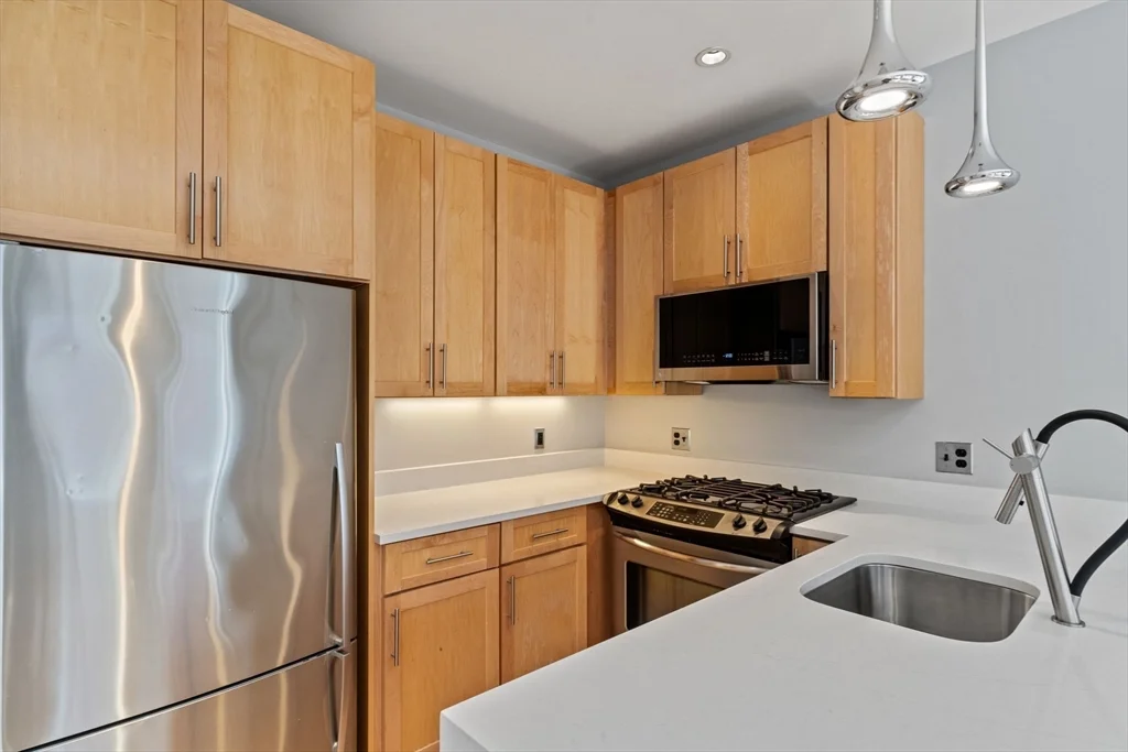 1 bed, 1 bath apartment for rent at 70 Lincoln Unit L515, Leather District — photo 6 of 16