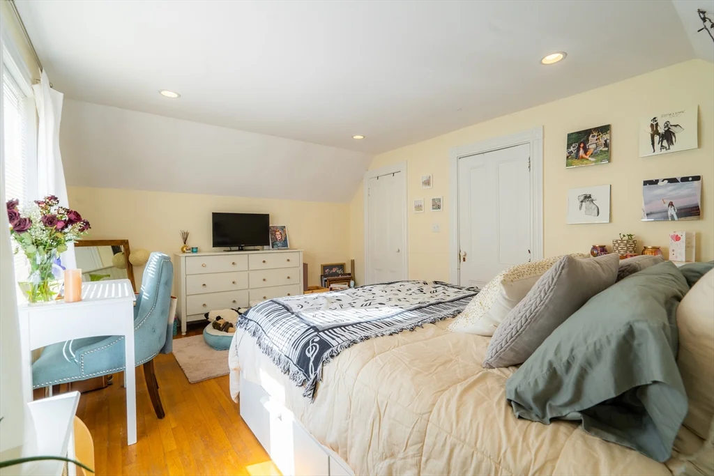 4 bed, 1 bath apartment for rent at 70 Mapleton St Unit 70, Brighton — photo 11 of 22