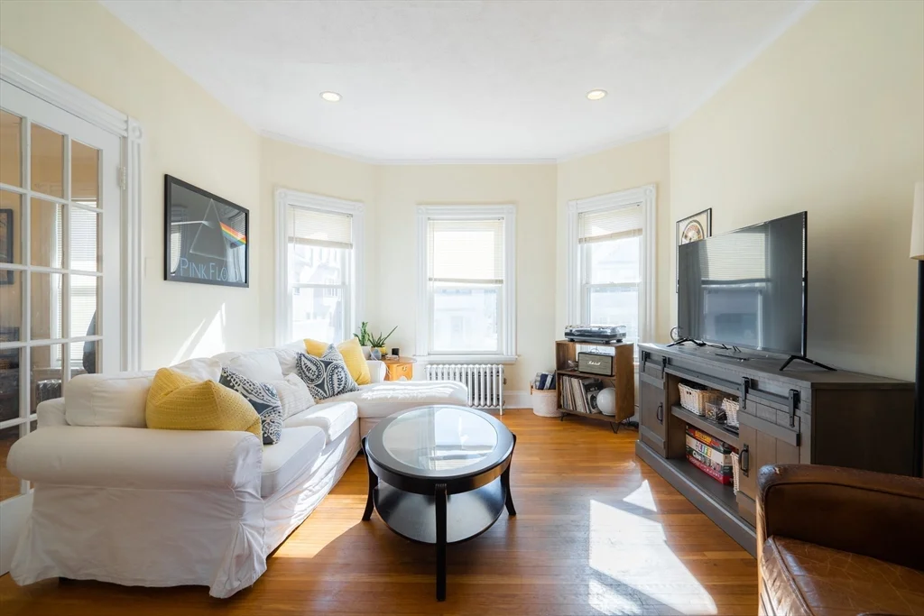 4 bed, 1 bath apartment for rent at 70 Mapleton St Unit 70, Brighton