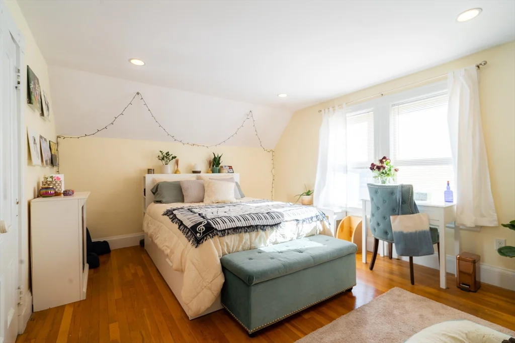 4 bed, 1 bath apartment for rent at 70 Mapleton St Unit 70, Brighton — photo 10 of 22