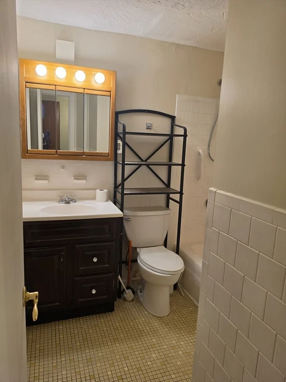 1 bed, 1 bath apartment for rent at 70 Mudge Unit 8, Lynn — photo 4 of 7