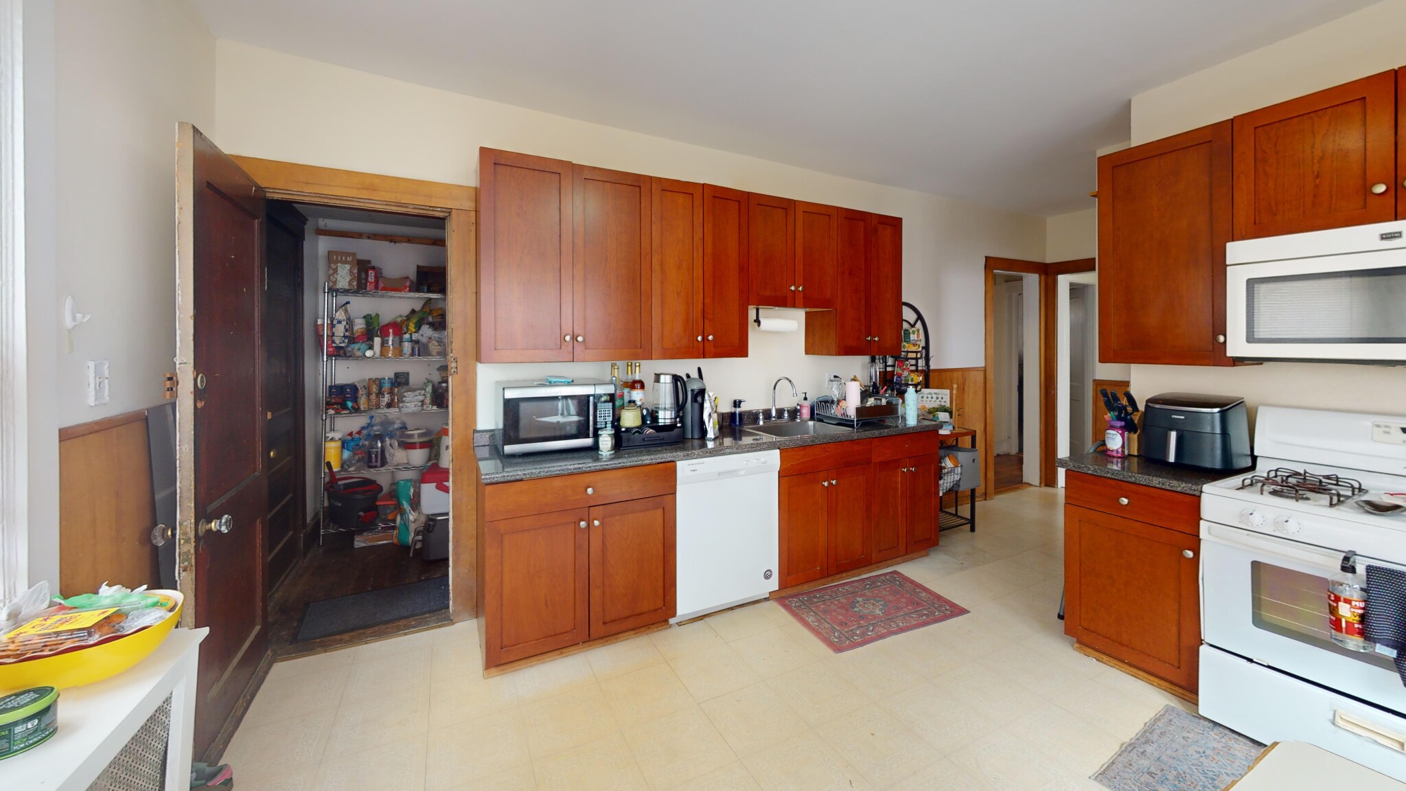 4 bed, 2 bath apartment for rent at 70 Nottinghill Unit 1, Brighton — photo 4 of 10
