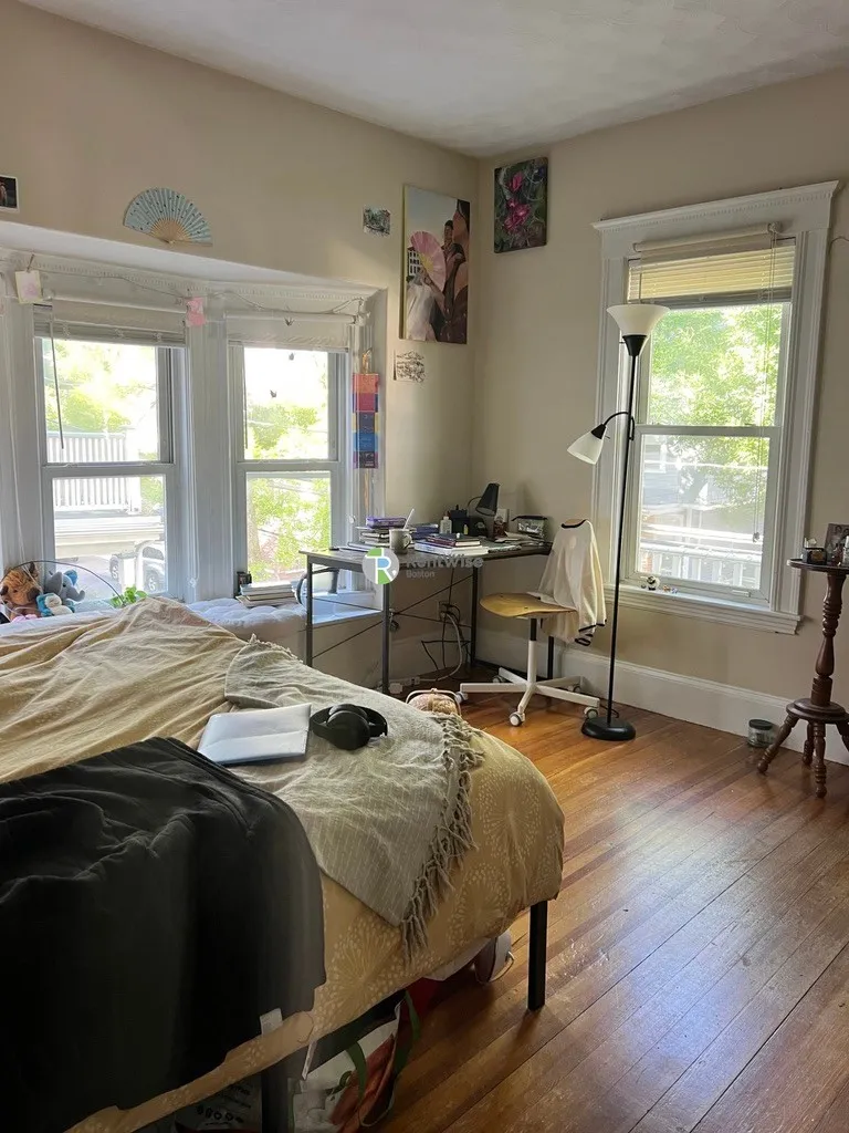 5 bed, 1.5 bath apartment for rent at 70 Ossipee Rd Unit 2, Teele Square — photo 7 of 18