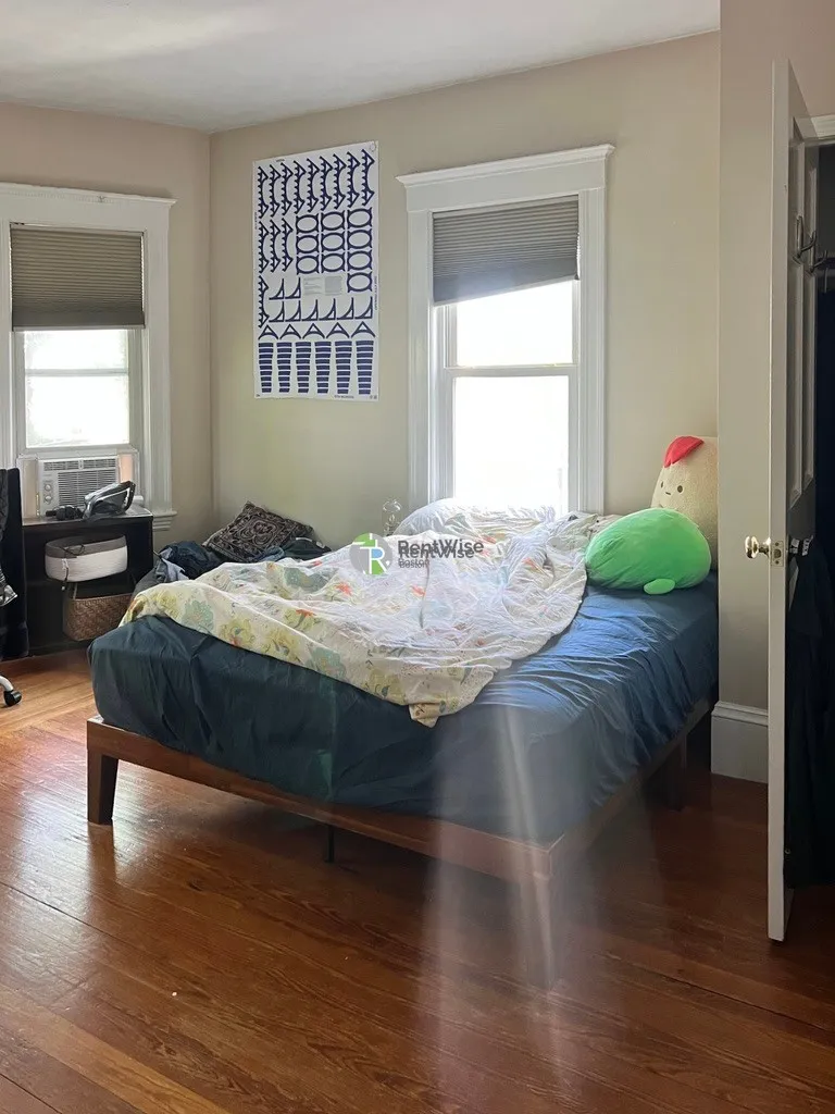 5 bed, 1.5 bath apartment for rent at 70 Ossipee Rd Unit 2, Teele Square — photo 10 of 18