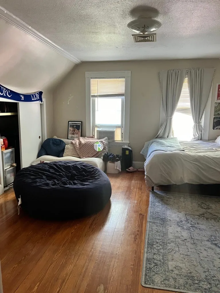 5 bed, 1.5 bath apartment for rent at 70 Ossipee Rd Unit 2, Teele Square — photo 4 of 18