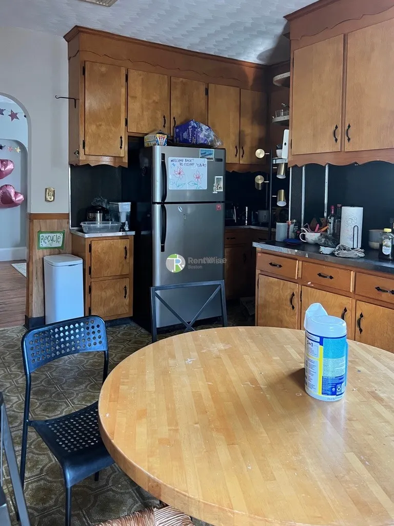 5 bed, 1.5 bath apartment for rent at 70 Ossipee Rd Unit 2, Teele Square — photo 3 of 18