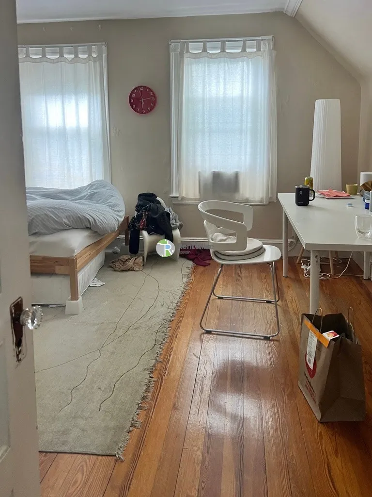 5 bed, 1.5 bath apartment for rent at 70 Ossipee Rd Unit 2, Teele Square — photo 14 of 18