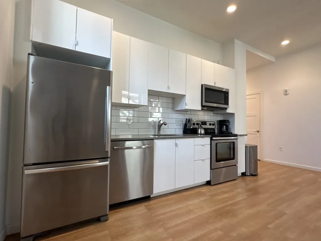 2 bed, 2 bath apartment for rent at 70 Parker Hill Ave Unit 105, Coolidge Corner — photo 2 of 15