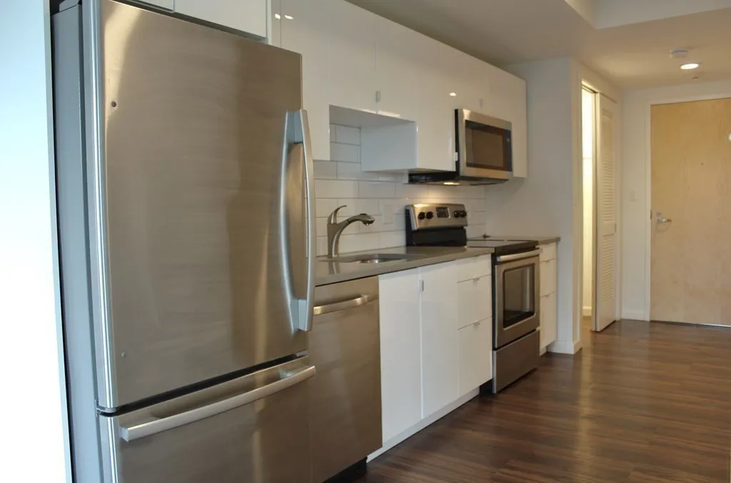 Studio bed, 1 bath apartment for rent at 70 Parker Hill Ave Unit 403, Mission Hill — photo 3 of 14
