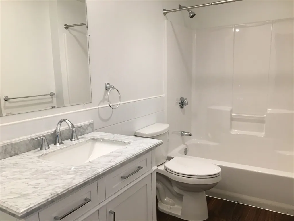 Studio bed, 1 bath apartment for rent at 70 Parker Hill Ave Unit 403, Mission Hill — photo 6 of 14