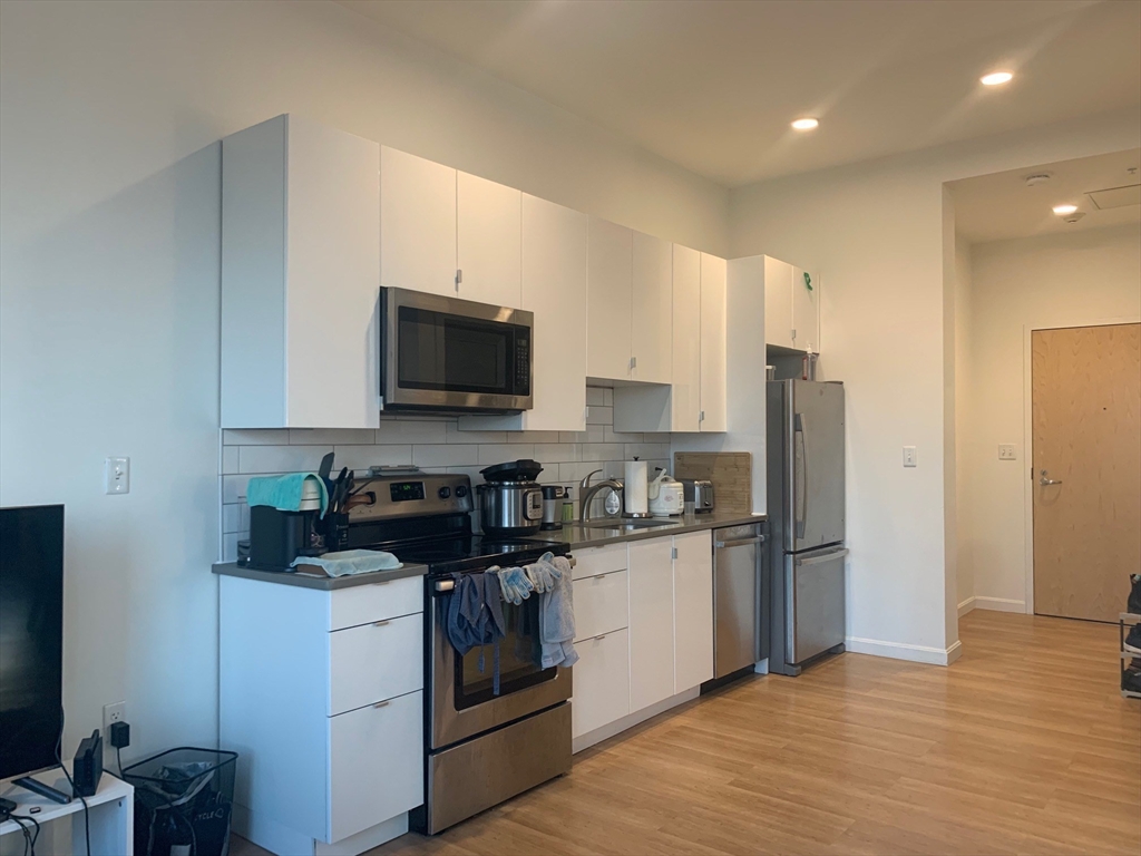 2 bed, 2 bath apartment for rent at 70 Parker Hill Ave Unit 601, Mission Hill — photo 4 of 13