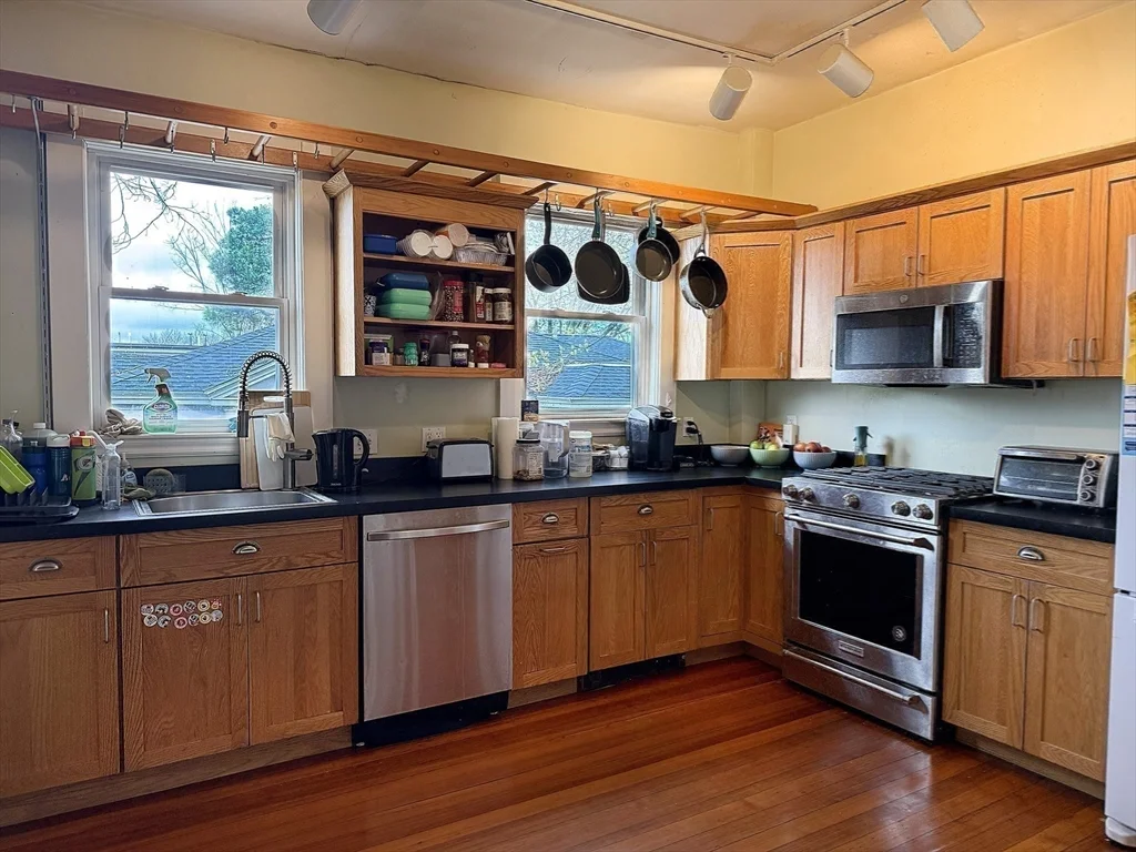 3 bed, 2 bath apartment for rent at 70 Perry St Unit 3, Coolidge Corner — photo 14 of 27