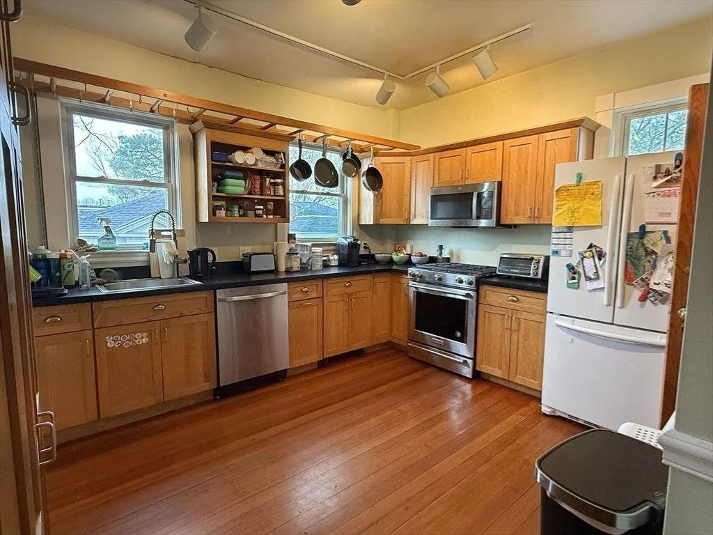 3 bed, 2 bath apartment for rent at 70 Perry St Unit 3, Coolidge Corner — photo 16 of 27