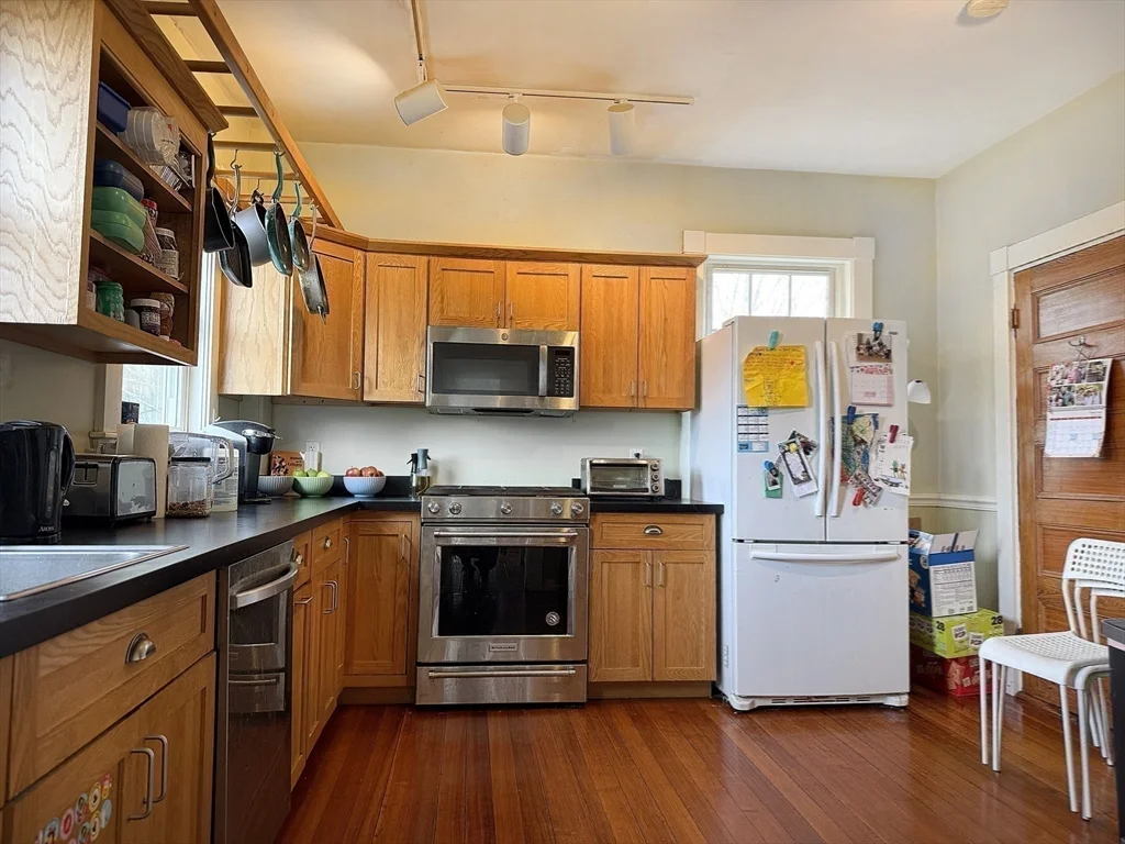 3 bed, 2 bath apartment for rent at 70 Perry St Unit 3, Coolidge Corner — photo 15 of 27