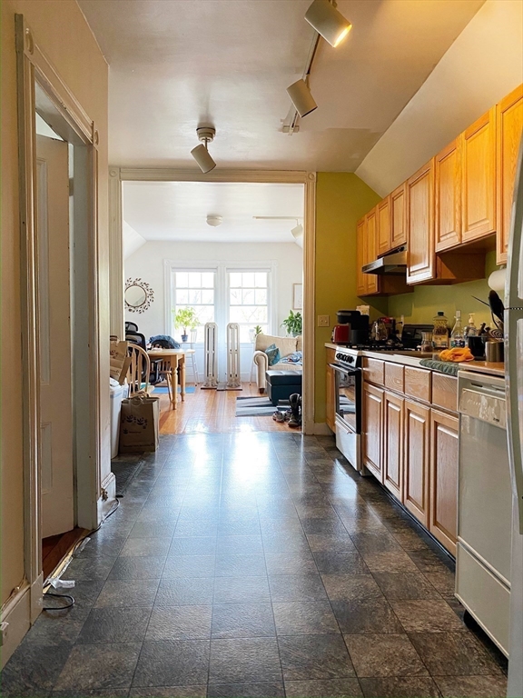 2 bed, 1 bath apartment for rent at 70 Perry St Unit 4, Brookline — photo 6 of 13