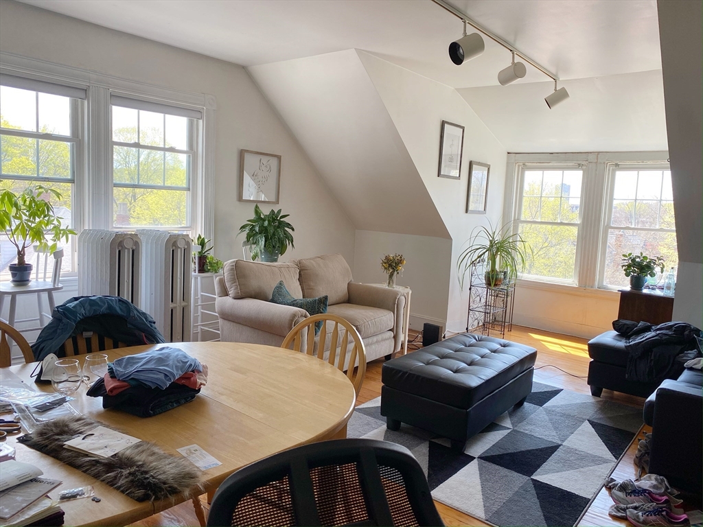 2 bed, 1 bath apartment for rent at 70 Perry St Unit 4, Brookline — photo 2 of 13