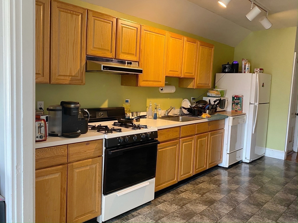 2 bed, 1 bath apartment for rent at 70 Perry St Unit 4, Brookline — photo 7 of 13