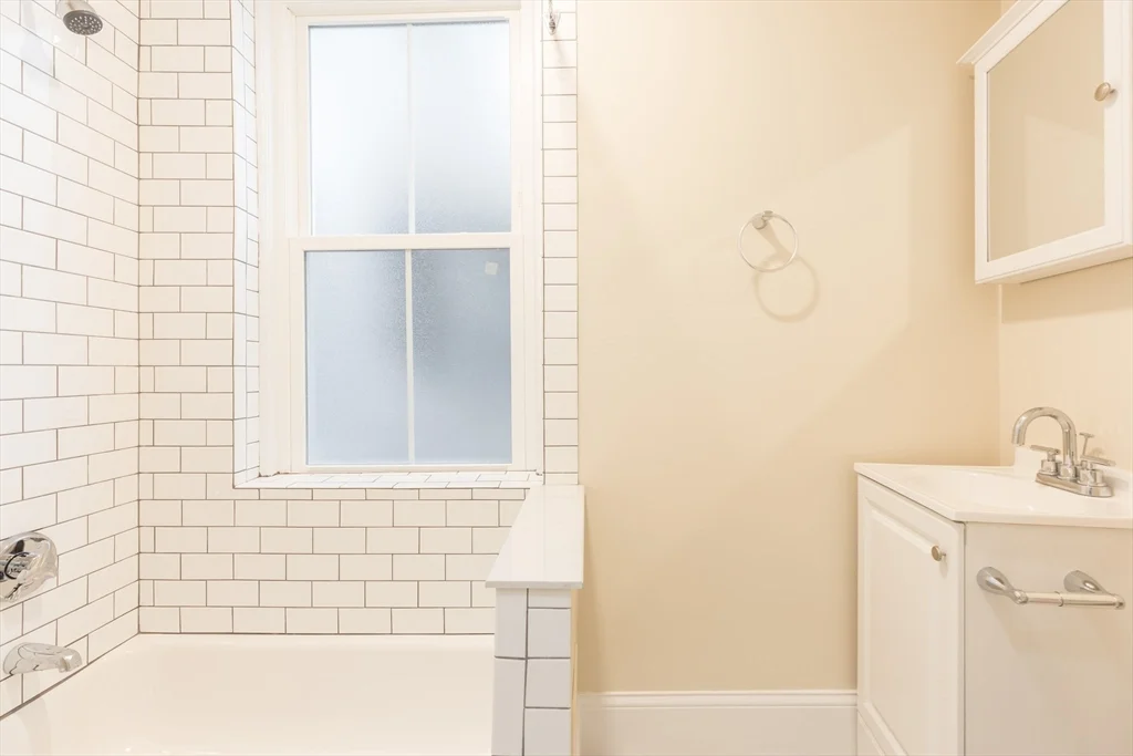 1 bed, 1 bath apartment for rent at 70 Phillips St Unit 6, Beacon Hill — photo 4 of 18