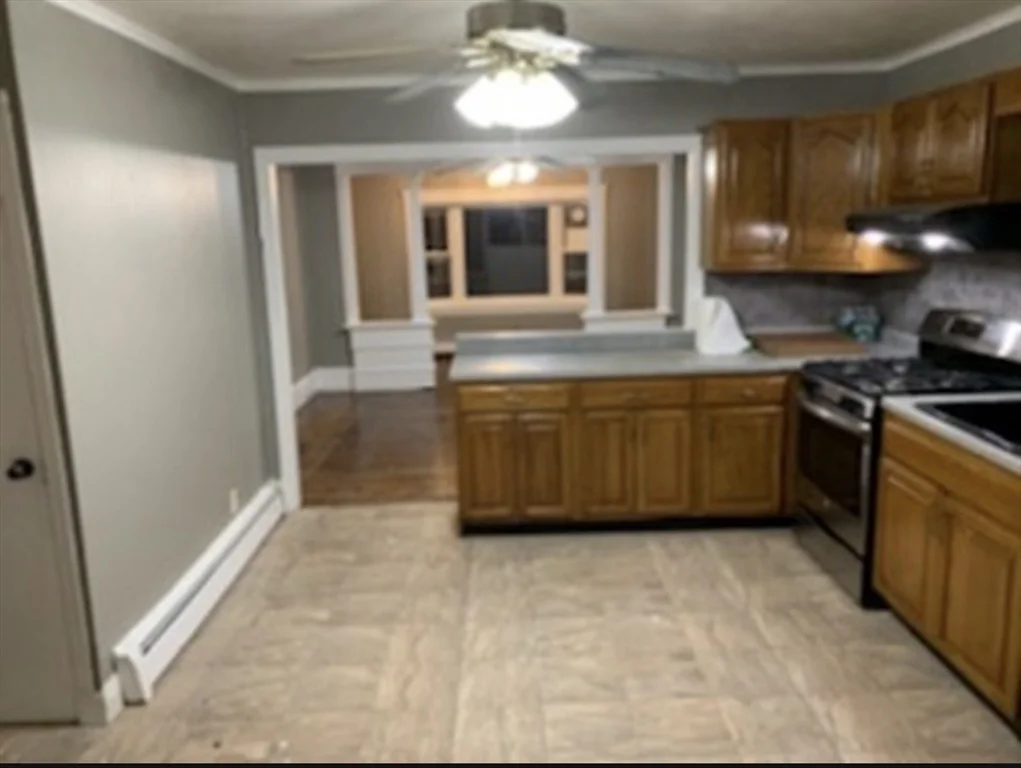 3 bed, 1 bath apartment for rent at 70 Price Pi Unit 1, Fall River — photo 2 of 6