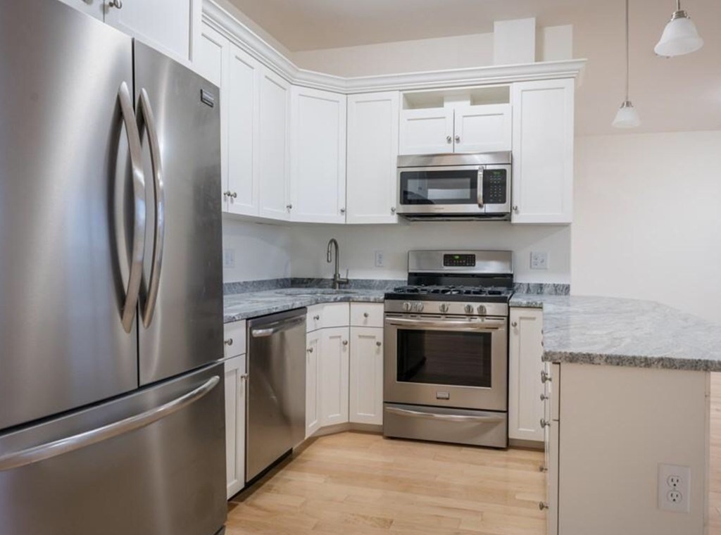 2 bed, 2 bath apartment for rent at 70 Prospect St Unit 402, Somerville — photo 3 of 6