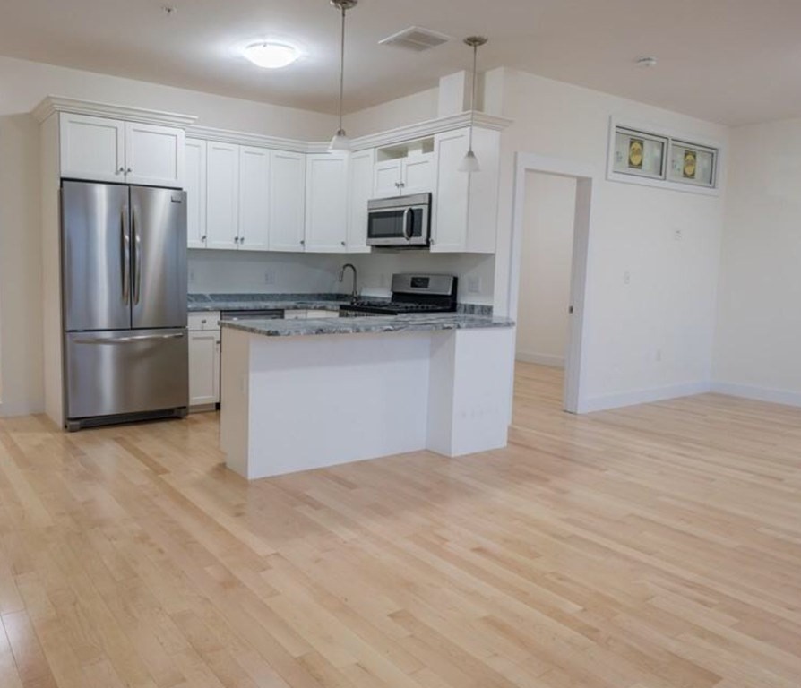 2 bed, 2 bath apartment for rent at 70 Prospect St Unit 402, Somerville — photo 2 of 6
