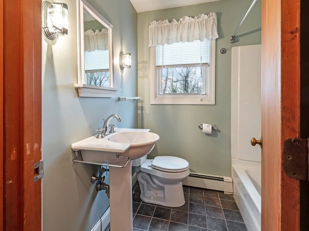 3 bed, 2 bath apartment for rent at 70 Ridge Rd, Marlborough — photo 13 of 36