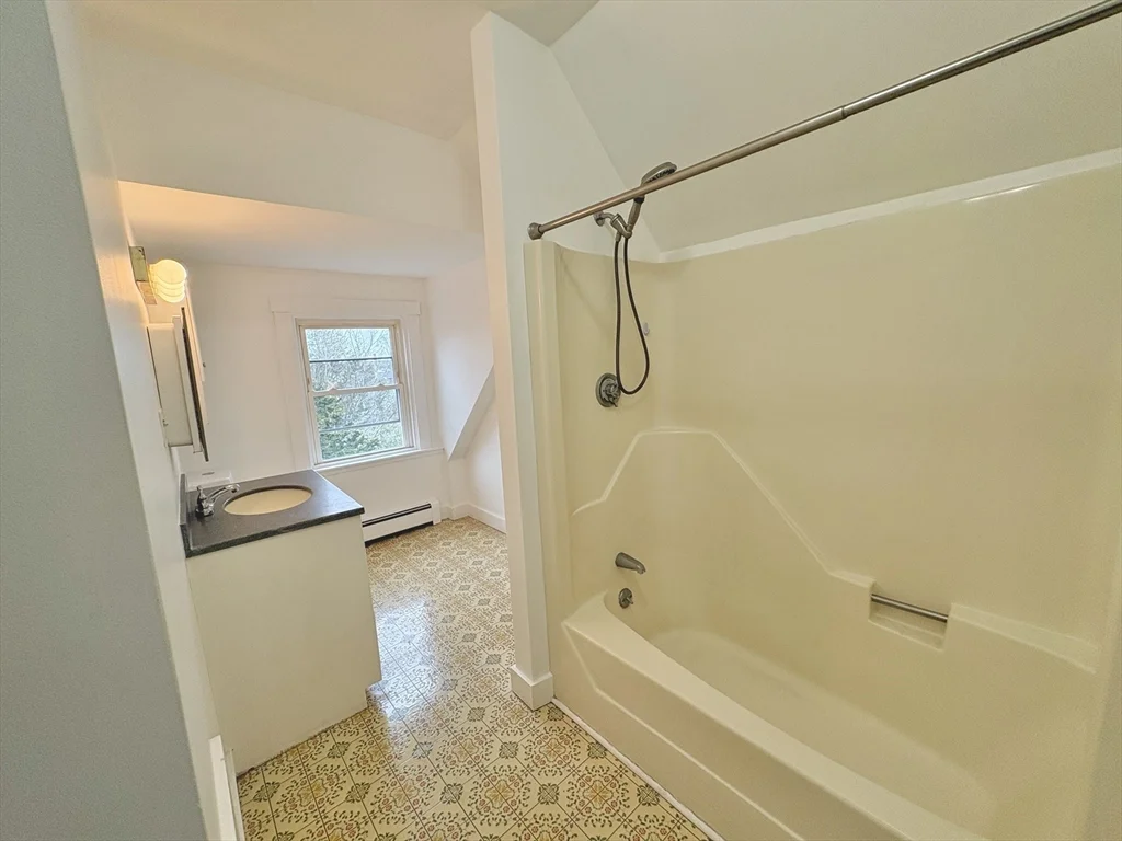 1 bed, 1 bath apartment for rent at 70 Russell St Unit 5, New Bedford — photo 10 of 10