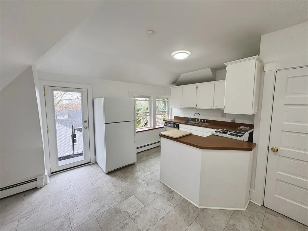 1 bed, 1 bath apartment for rent at 70 Russell St Unit 5, New Bedford — photo 3 of 10