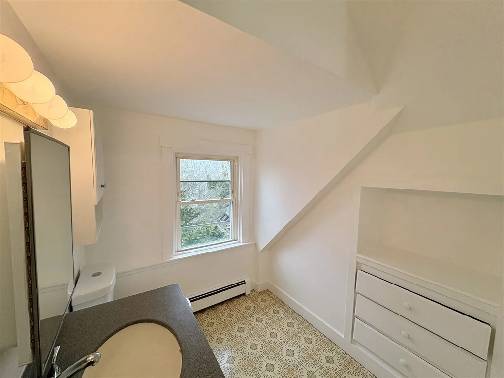 1 bed, 1 bath apartment for rent at 70 Russell St Unit 5, New Bedford — photo 9 of 10