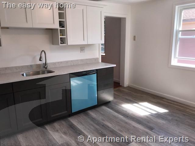 3 bed, 1 bath apartment for rent at 70 School St Unit 2, Central Square — photo 2 of 21