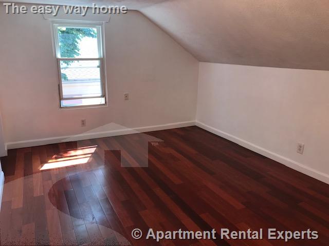 3 bed, 1 bath apartment for rent at 70 School St Unit 2, Central Square — photo 15 of 21