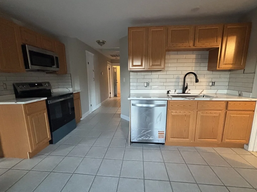 3 bed, 1 bath apartment for rent at 70 Shawmut St Unit 2, East Weymouth — photo 7 of 10